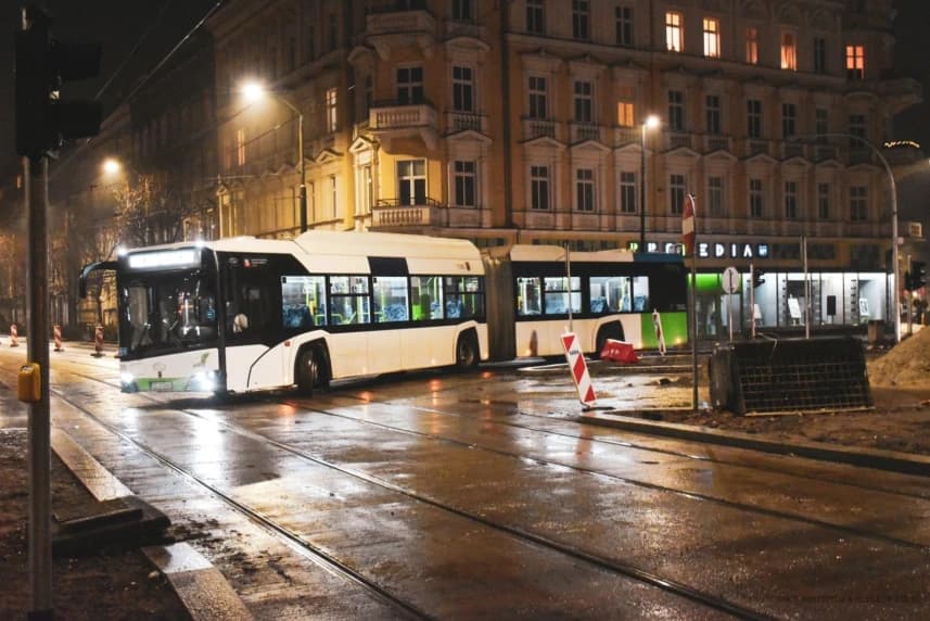 Testy na Placu Zwycięstwa W ramach przejazdu sprawdzone zostały warunki w jakich odbywa się wjazd pojazdu na PAT - próba odbyła się bez problemów