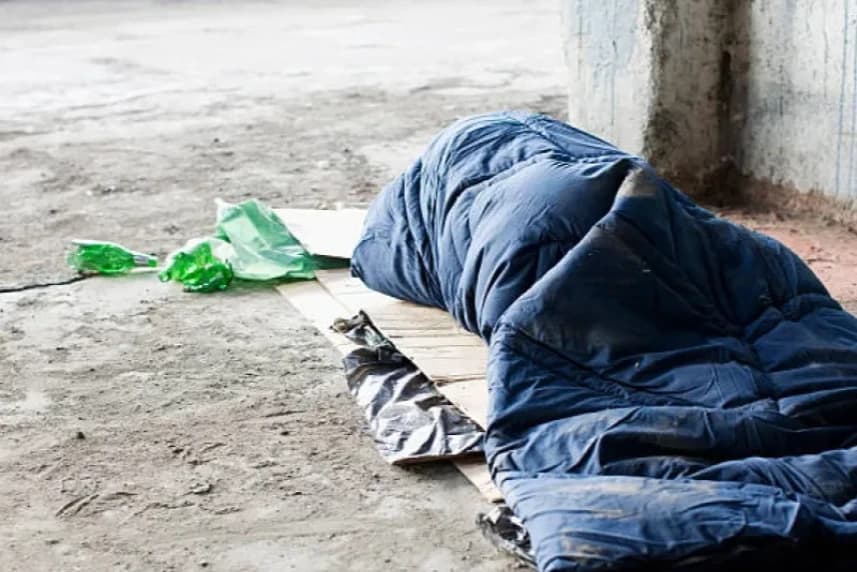 Bezdomni w okresie mrozów Codziennie Straż Miejska sprawdza 23 miejsca, w których przebywać mogą bezdomni