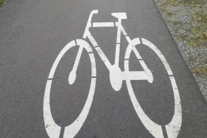 Nowa ścieżka rowerowa i nie tylko Zakład Usług Komunalnych podpisał właśnie umowę z firmą, która zajmie się budową ścieżki rowerowej