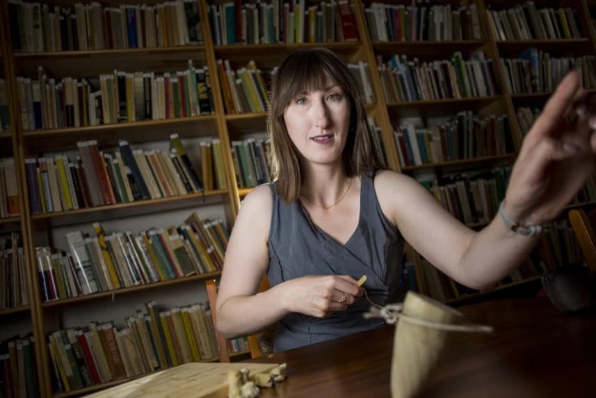 Środa w ŚRODKU o korzeniach domu i rodziny z Pauliną Romanowicz ŚRODEK Śródmiejski Punkt Sąsiedzki i Stowarzyszenie Oswajanie miasta zapraszają na spotkanie z Pauliną Romanowicz, która zdradzi jak i gdzie szukać informacji na temat przedwojennych losów naszych domów i własnych przodków