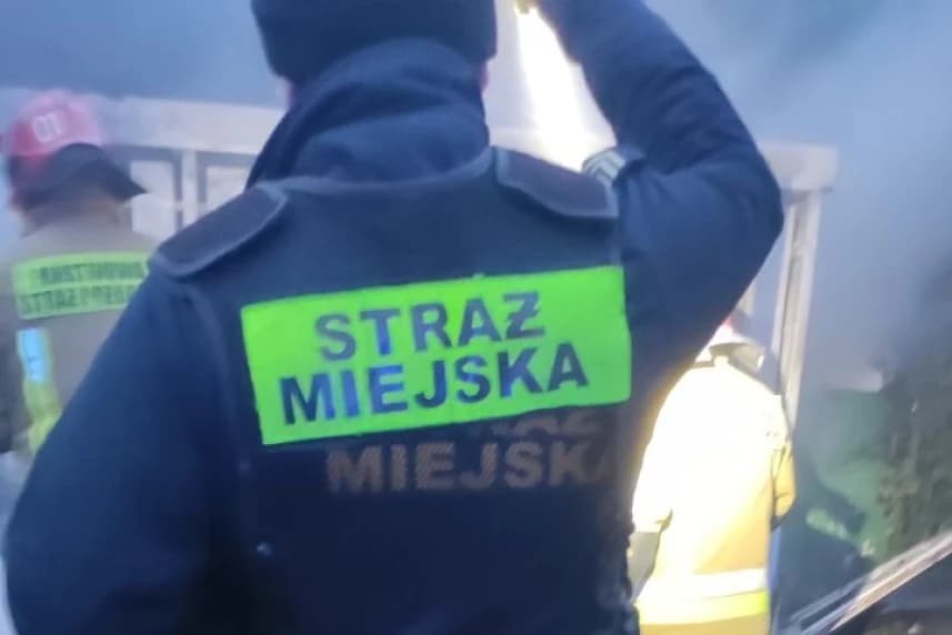 Strażnicy miejscy zapobiegli rozprzestrzenieniu się pożaru Strażnicy miejscy zapobiegli rozprzestrzenieniu się pożaru