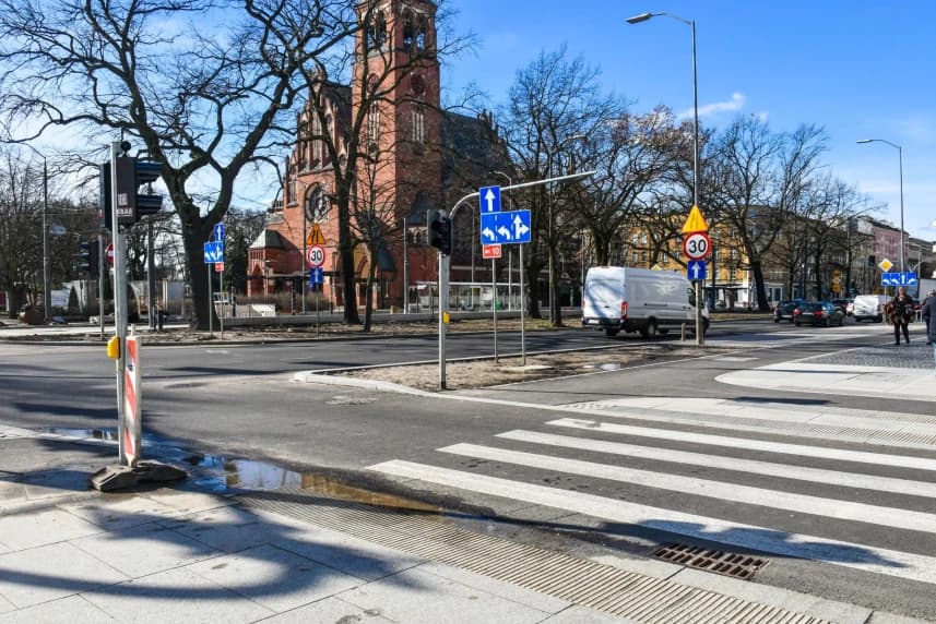 Plac Zwycięstwa. Zwracamy uwagę na każdą usterkę Plac Zwycięstwa. Zwracamy uwagę na każdą usterkę