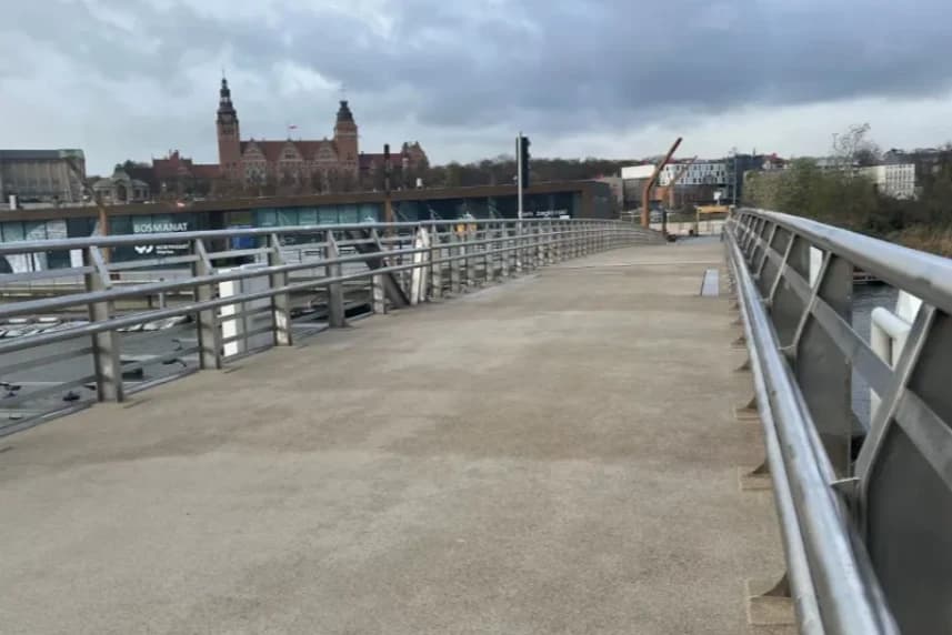 Kładka na Wyspę Grodzką chwilowo nieczynna Kładka na Wyspę Grodzką chwilowo nieczynna