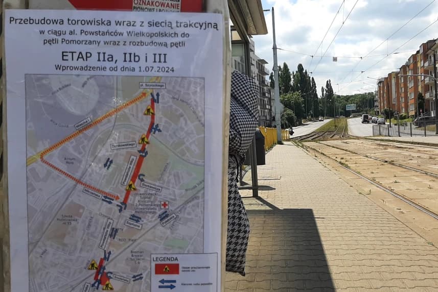 Al. Powstańców Wielkopolskich częściowo zamknięta. Na przystankach informacje o objazdach Al. Powstańców Wielkopolskich częściowo zamknięta. Na przystankach informacje o objazdach