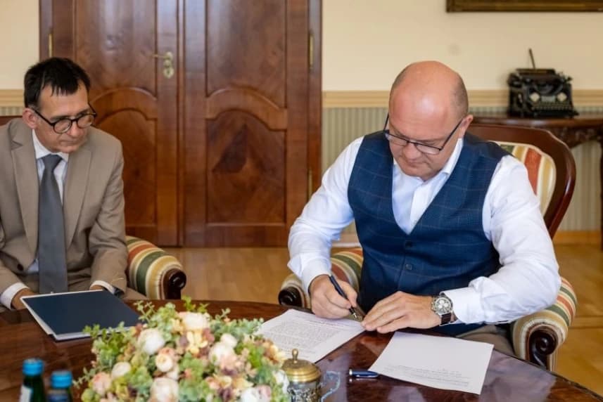 Miasto przekazało świetlicę stoczniową W ramach podpisanej właśnie umowy darowizny, budynek historycznej świetlicy trafił w ręce Centrum Solidarności „Stocznia”.