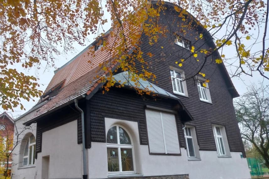 Rewitalizacja zabytkowej willi na Pogodnie. Zobacz zdjęcia Willa przy ul Krasickiego 6 stanowi wartościowy przykład zabudowy powstałej pod koniec XIX wieku dzielnicy Neu Westend.
