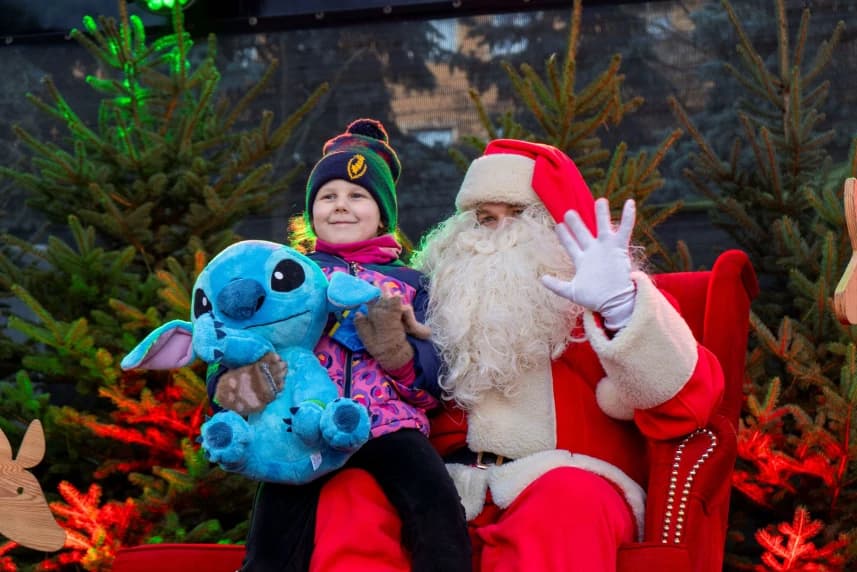 Szukasz  Mikołaja? Znajdziesz go na Szczecińskim Jarmarku Bożonarodzeniowym! Jarmark Bożonarodzeniowy funkcjonuje przez cały tydzień.
