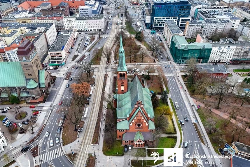 Odbiór końcowy Placu Zwycięstwa. Zobacz zdjęcia Zakres prac obejmował przebudowę układu torowego na odcinku od Bramy Portowej do włączenia w ulicę Krzywoustego.