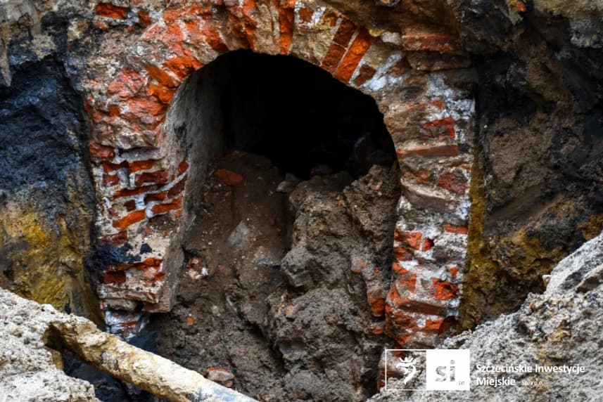 Prace archeologiczne na placu Orła Białego Szczecin. Rejon Placu Orła Białego skrywa różnego rodzaju pamiątki z przeszłości.