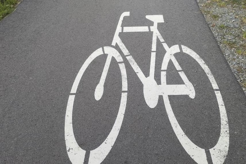 Infrastruktura rowerowa na Bogumińskiej – oferty w przetargu Osiem ofert wpłynęło w przetargu na budowę infrastruktury rowerowej w ciągu ul. Bogumińskiej w Szczecinie.