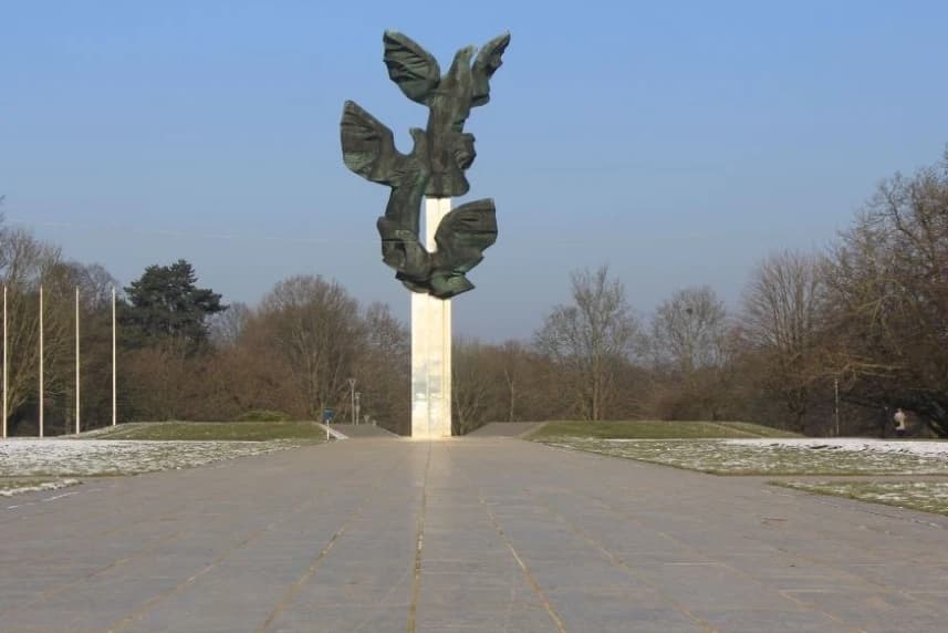 Główna aleja Parku Kasprowicza idzie do remontu W okolicy pomnika Czynu Polaków pojawi się nowa nawierzchnia oraz zieleń.