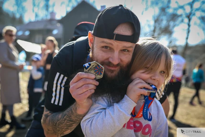 CITY TRAIL Szczecin na mecie Każdy, kto ukończył co najmniej trzy biegi, mógł odebrać pamiątkowy medal.