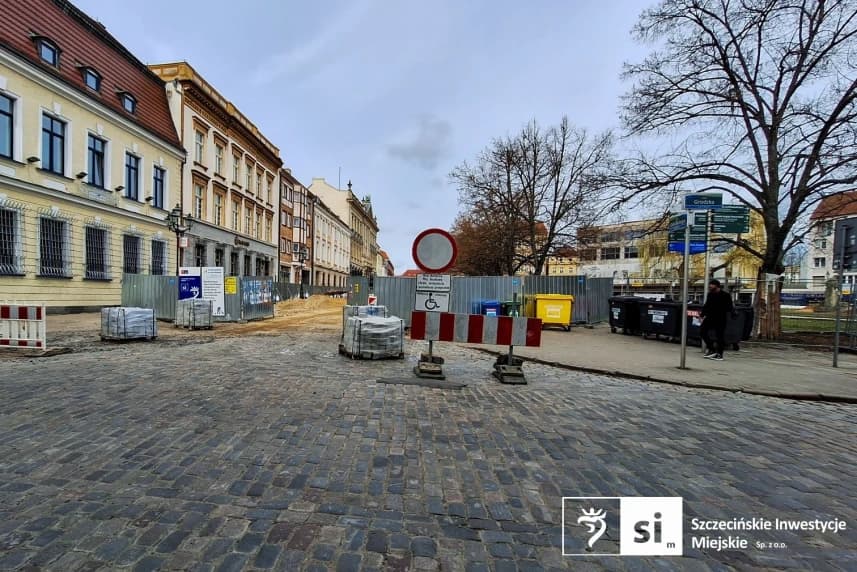 To powinno rozwiązać problem parkujących na Placu Orła Białego Plac Orła Białego w Szczecinie.