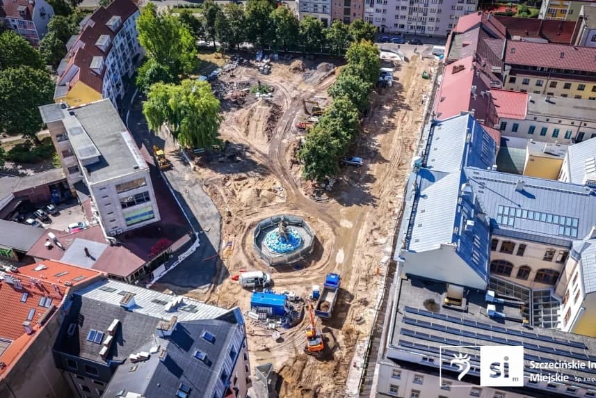 Z troską o detale – fontanna na Placu Orła Białego zabezpieczona Z troską o detale – fontanna na Placu Orła Białego zabezpieczona