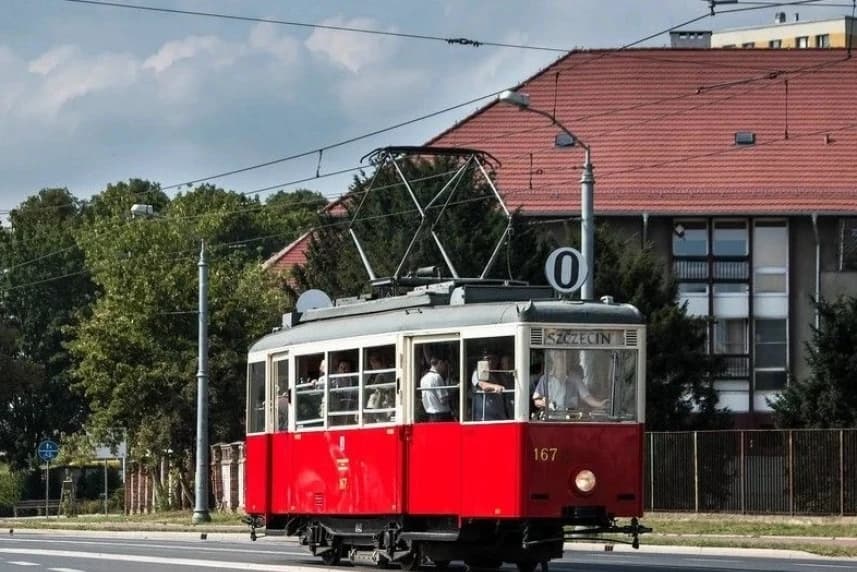 Zwiedzaj Szczecin historycznym tramwajem historyczny tramwaj