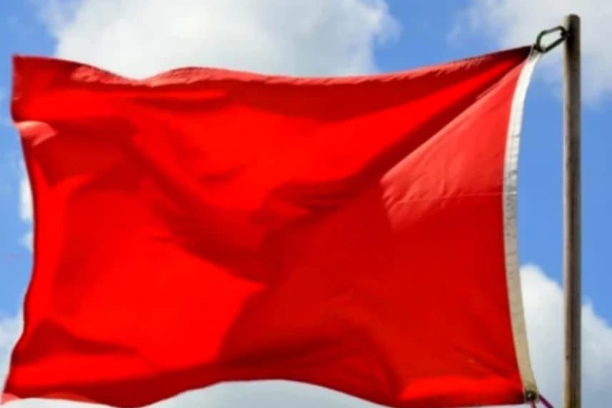 Sinice ponownie na Dziewokliczu Na kąpielisku Dziewoklicz została wywieszona czerwona flaga.