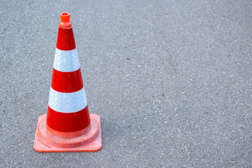 Dwudniowe zmiany dla kierowców na Podbórzańskiej Słupek sygnalizacyjny na ulicy