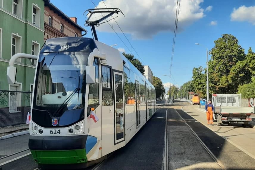 Przejazd próbny zaliczony. "Czwórka” wraca na al. Powstańców Wielkopolskich Czwórka” wraca na al. Powstańców Wielkopolskich