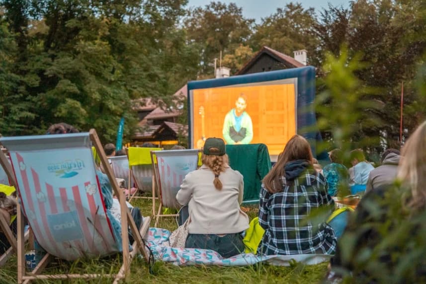 Ostatnie czwartkowe kino na Gumieńcach Kino na leżach