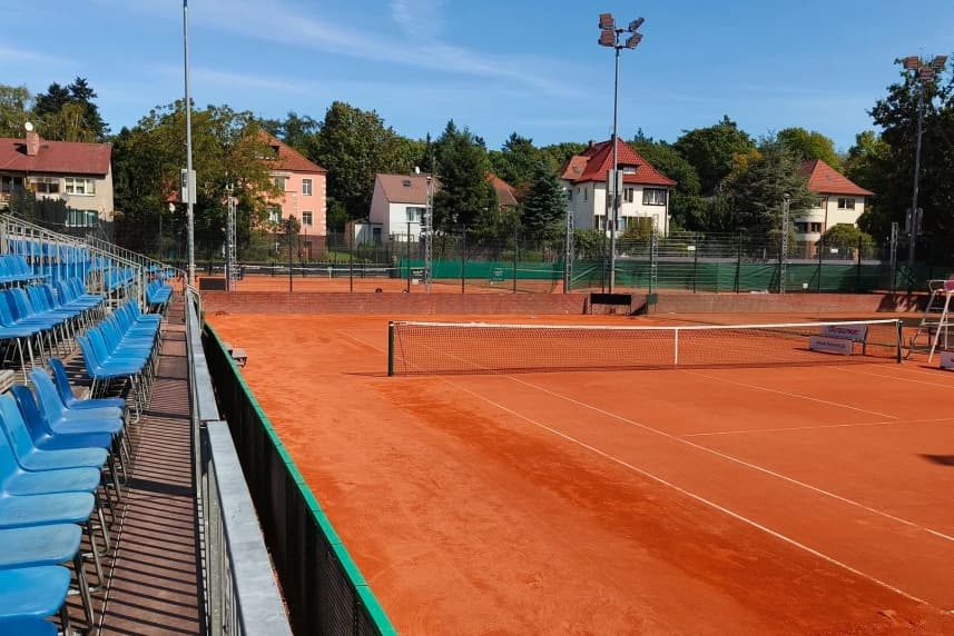 Aleja Wojska Polskiego. Korty gotowe na wielkie mecze Całkowity koszt prac wykonanych na zlecenie Miejskiego Ośrodka Sportu, Rekreacji i Rehabilitacji w Szczecinie wyniósł ponad 2,1 mln zł.