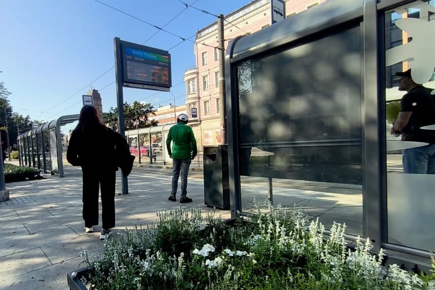 Od 1 października 2025 zmiany na liniach tramwajowych i autobusowych Przystanek autobusowo - tramwajowy w Szczecinie.