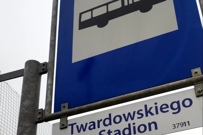 Pogoń Szczecin – Lechia Gdańsk. Dodatkowa komunikacja miejska po meczu Przystanki początkowe dla dodatkowej komunikacji autobusowej będą zlokalizowane na ul. Twardowskiego.