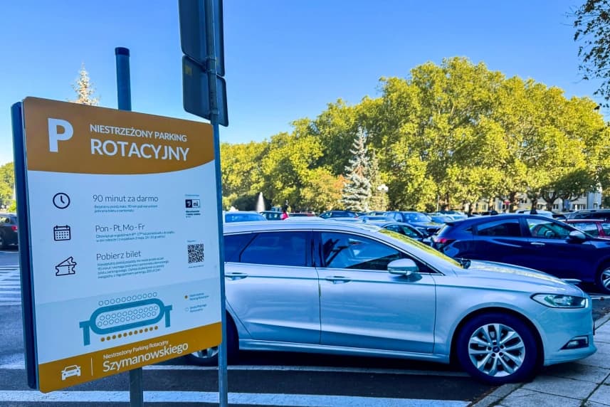 Parking rotacyjny pod UM już działa Parking rotacyjny pod UM już działa