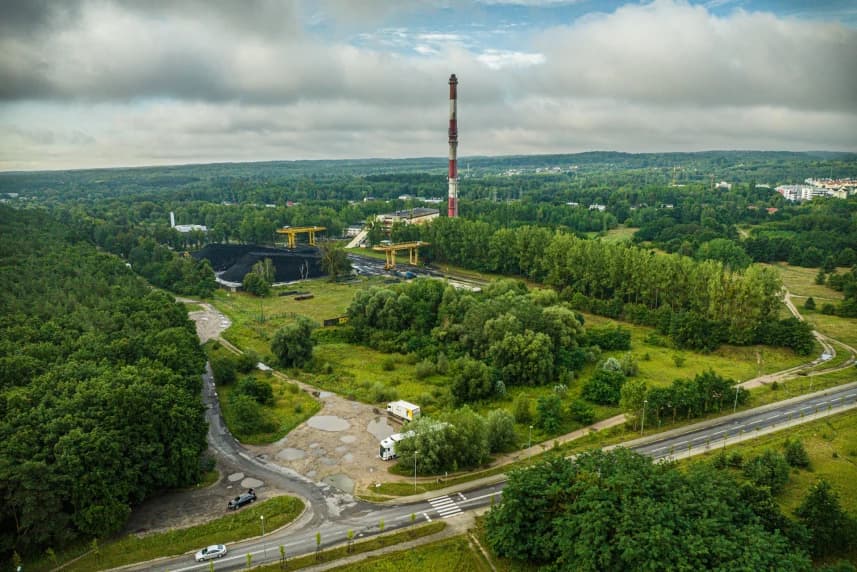 Szczecin bliżej geotermii. UOS DRILLING chce sięgnąć po ciepło z głębi ziemi! Projektowany otwór jest zlokalizowany na działce nr ewidencyjny 6/2, obręb 4084, przy ul. Dąbskiej w Szczecinie.