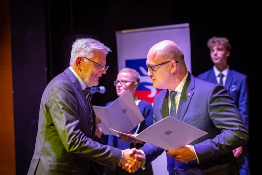 Nagrody dla szczecińskich nauczycieli Jak co roku szczecińscy nauczyciele otrzymali Nagrody Prezydenta Miasta z okazji Dnia Edukacji Narodowej.