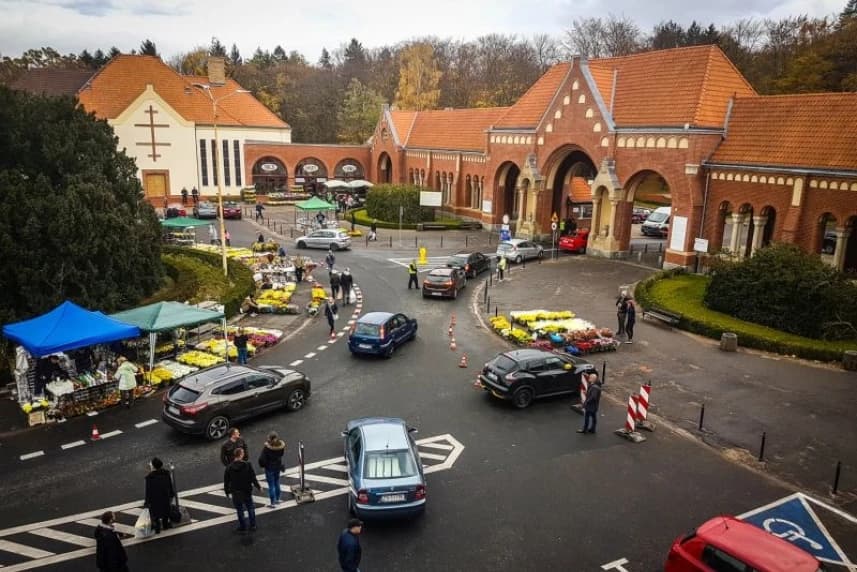 Ograniczenie wjazdów na Cmentarz Centralny Okolice bramy wjazdowej na cmentarz centralny w Szczecinie.