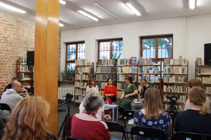Mitologia Ziem Zachodnich. Ostatnia z cyklu rozmów o historii lokalnej Spotkanie w bibliotece miejskiej w Szczecinie.