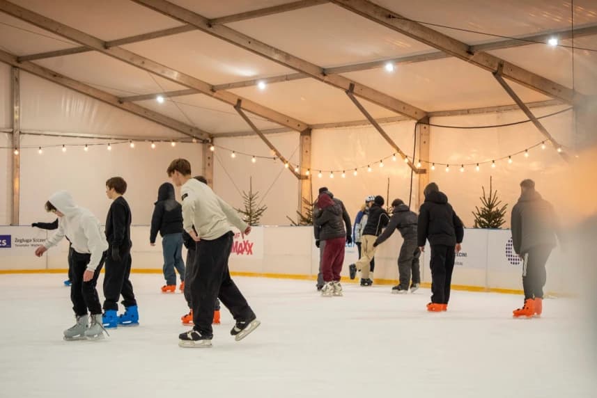 Lodowisko przy Netto Arenie. Sezon łyżwiarski tuż, tuż! Lodowisko przy Netto Arenie w Szczecinie.