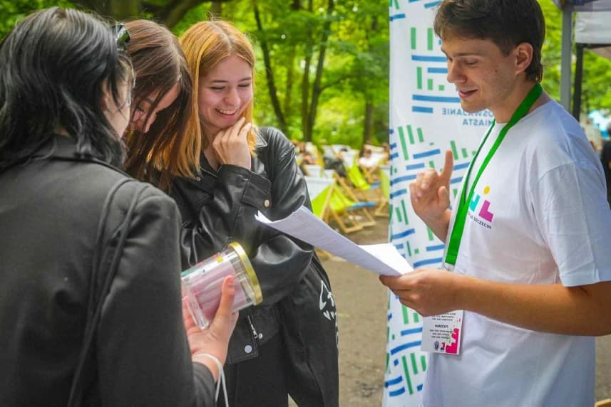 Urban Lab – Miasto dla Młodych otwiera się w Szczecinie Grupa młodych osób.