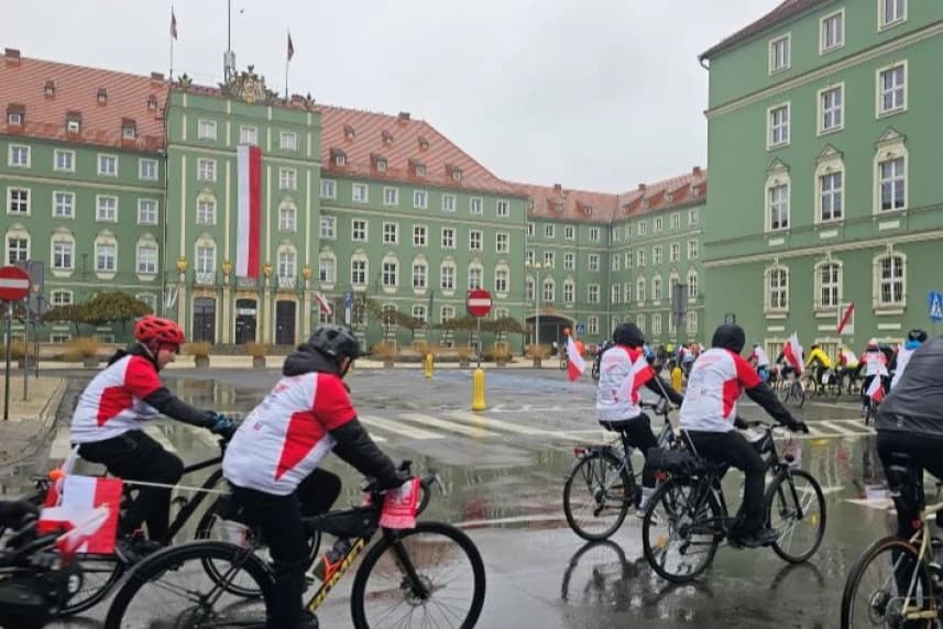 Blisko 200 rowerzystów uczciło Święto Niepodległości na Szczecińskim Niepodległościowym Rajdzie Rowerowym Blisko 200 rowerzystów uczciło Święto Niepodległości na Szczecińskim Niepodległościowym Rajdzie Rowerowym.