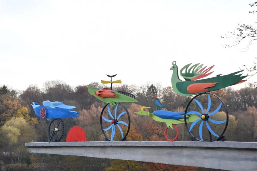 „Ogniste Ptaki” Hasiora ponownie zachwycają Rzeźba "Ogniste Ptaki" autorstwa Władysława Hasiora.