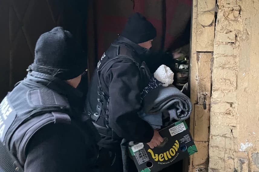 Straż miejska apeluje: Nie bądź obojętny, pomóż bezdomnym Straż miejska odwiedza bezdomnych na działkach