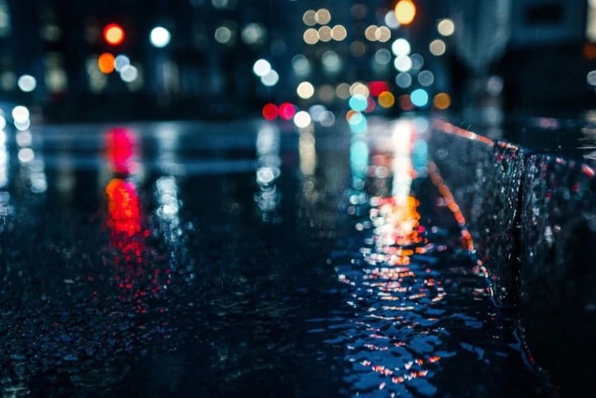 Ostrzeżenie przed oblodzeniem Oblodzona ulica