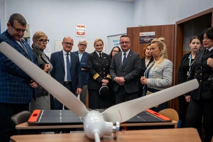 Mobilne turbiny wiatrowe i zestawy solarne już w rękach uczniów Laboratorium ProKlimatyczne w ZCEMiP.