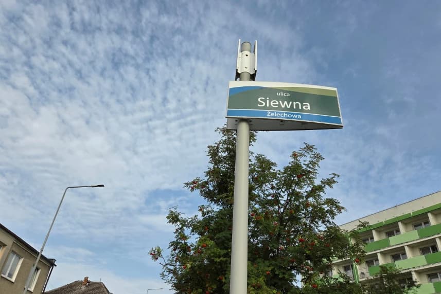 Zakończenie pracy na ulicy Siewnej Tabliczka z nazwą ulicy Siewna