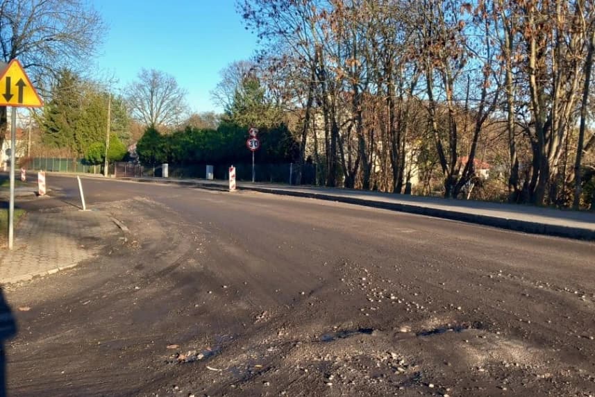 Na ul. Nehringa wykonano frezowanie nawierzchni Na ul. Nehringa wykonano frezowanie nawierzchni