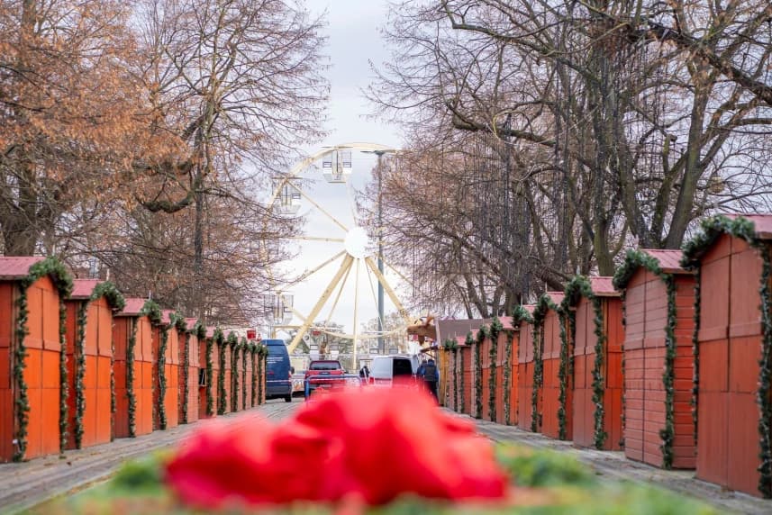 Trwają przygotowania do największego Jarmarku Bożonarodzeniowego Domki handlowe