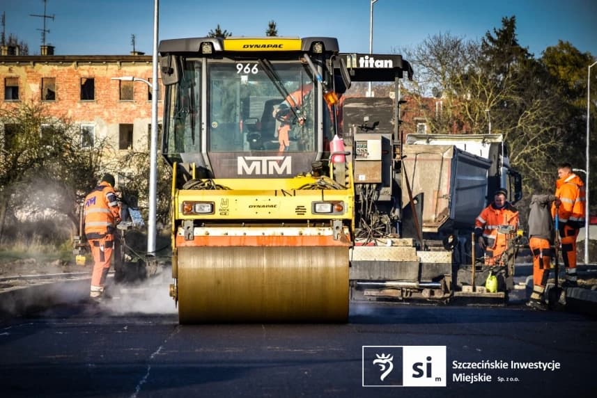 Infrastruktura północ: wieści z budowy #3 Układanie pierwszych warstw bitumicznych.