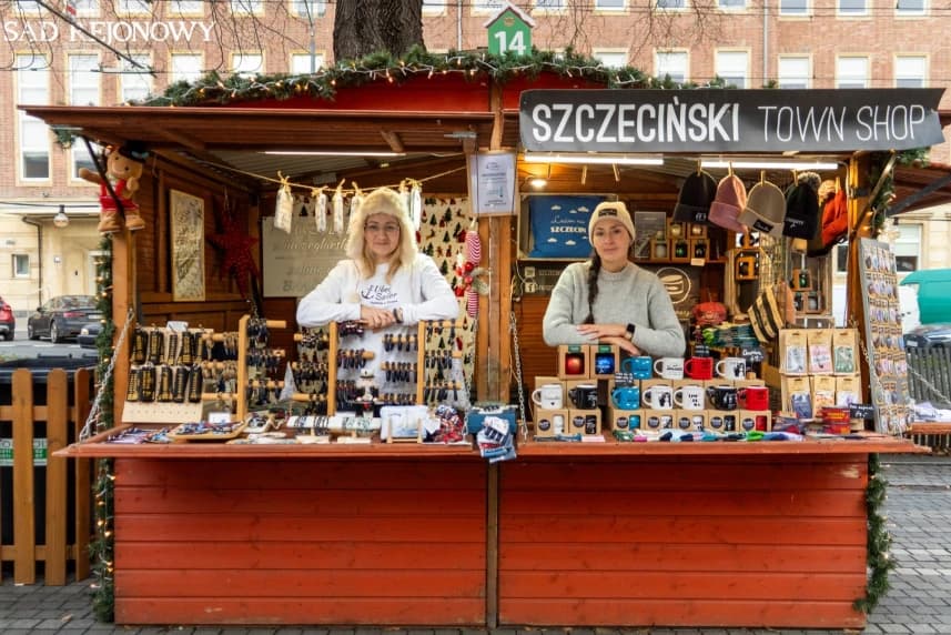 Prezenty po szczecińsku na Jarmarku Bożonarodzeniowym Jedno ze stoisk na szczecińskim jarmarku bożonarodzeniowym