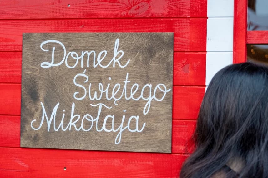 Domek Świętego Mikołaja na Jarmarku Bożonarodzeniowym Domek Świętego Mikołaja na Jarmarku Bożonarodzeniowym
