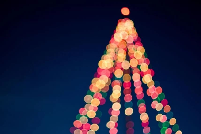 Urząd Miasta. Magia świąt w nowej odsłonie światełka na choince