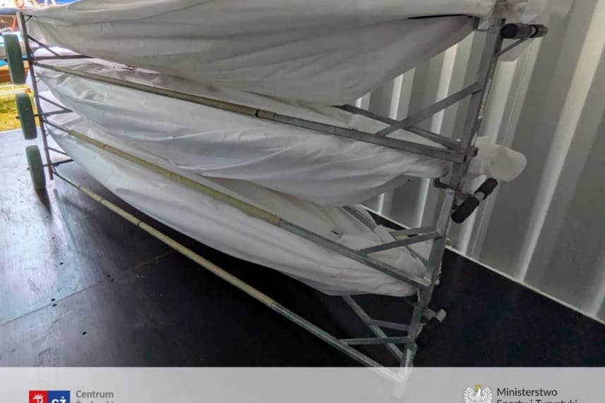 Nowe jachty dla naszych zawodników Stojak z nowymi łódkami