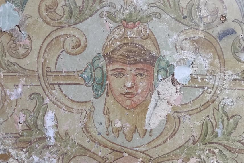 Śląska 41. Niezwykłe odkrycie w bramie kamienicy Malatura odkryta w bramie kamienicy przy ulicy Śląskiej 41 w Szczecinie.