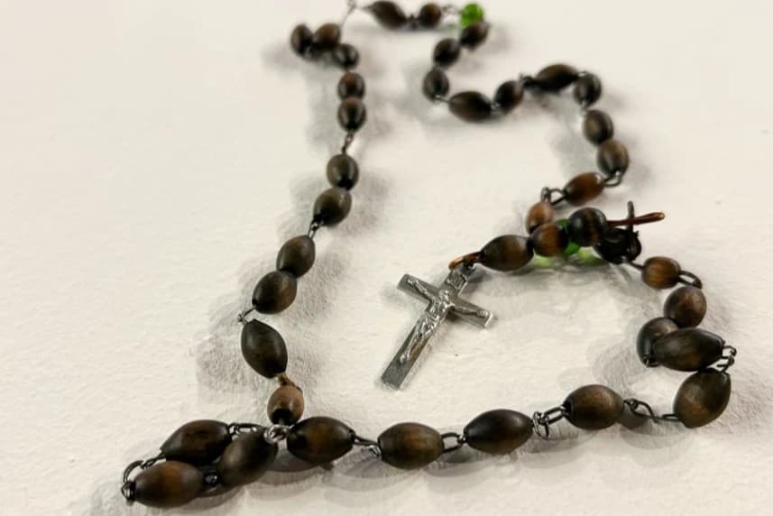 Przedmioty szczecinian jako małe, prywatne „Pomniki pamięci”. Otwarcie wystawy Różaniec Scholastyki Onifaciuk.