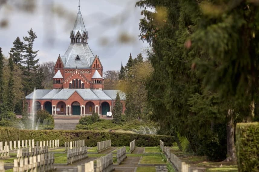 Cmentarz Centralny w okresie świątecznym Cmentarz Centralny w okresie świątecznym