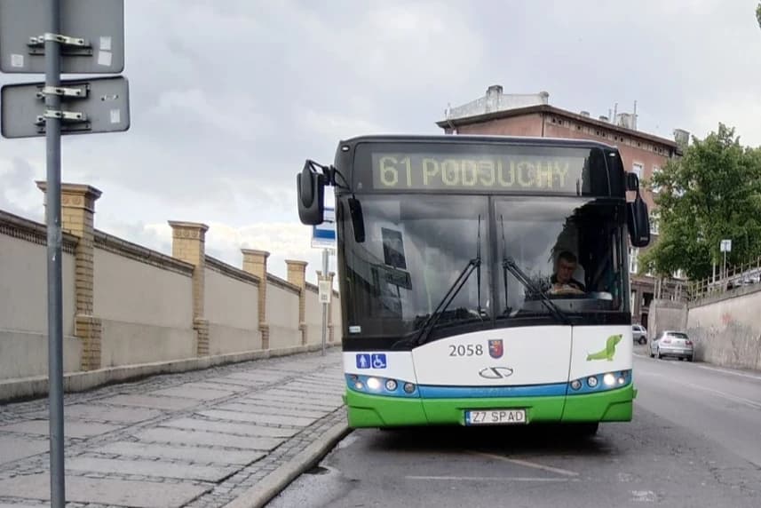 Autobusy linii 61 i 62 wracają na stałą trasę Autobus linii 61